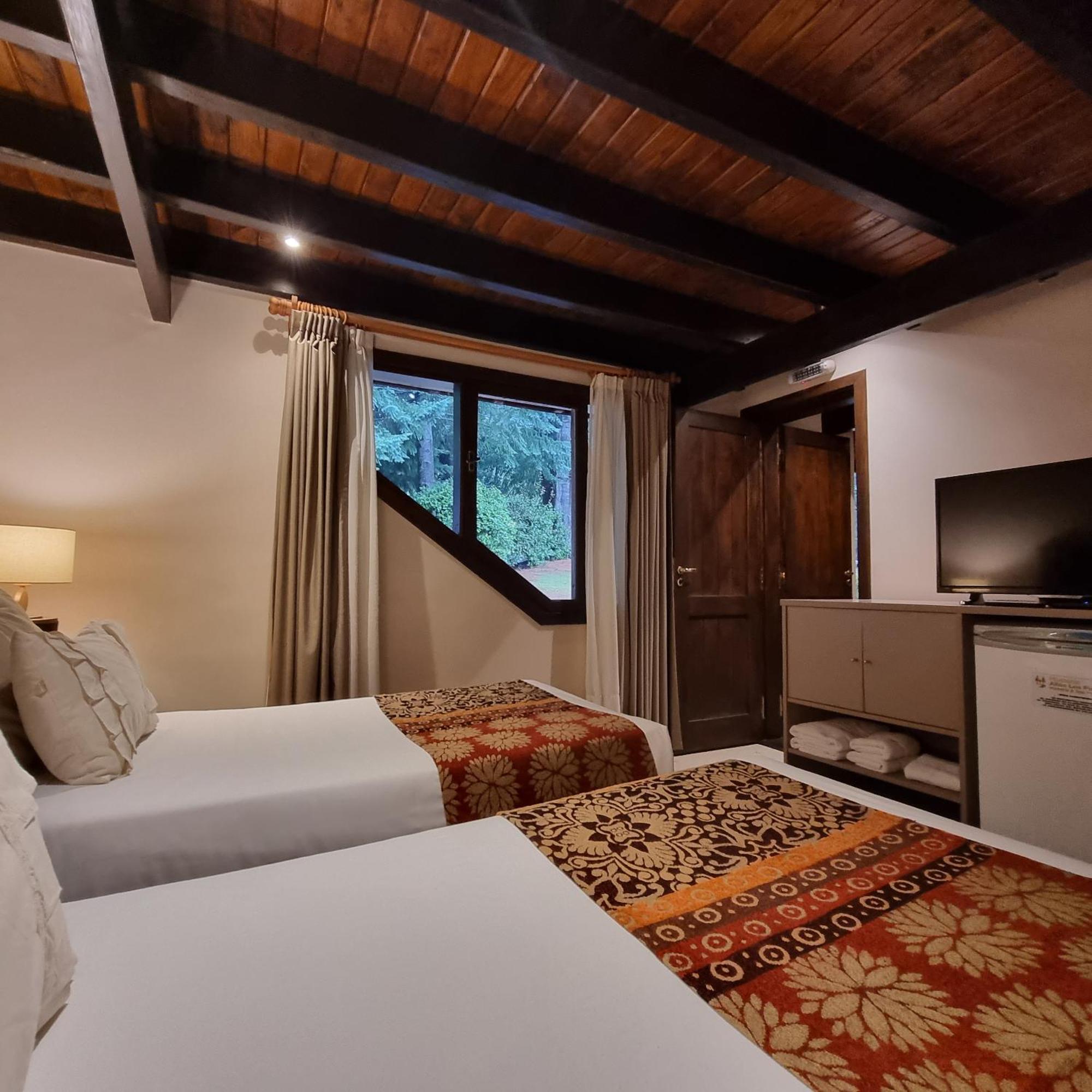 Altos Los Pioneros & Spa Вила ла Ангостура Екстериор снимка